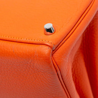 Hermès Kelly 28 Orange detail view