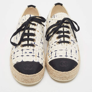 Chanel CC Tweed Sneaker Black/White detail view