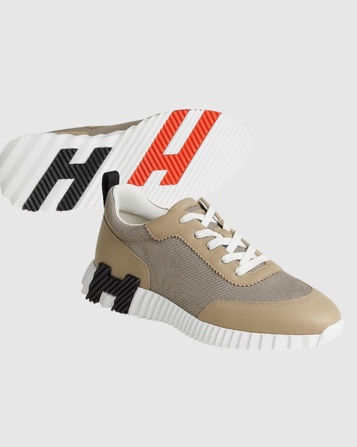 Hermès Men Bouncing Sneaker Beige lin front view
