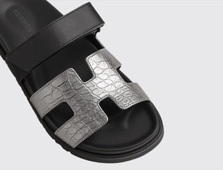 Hermès Women Chypre Sandal Gris argenté / Noir back view