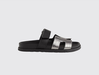 Hermès Women Chypre Sandal Gris argenté / Noir front view