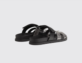 Hermès Women Chypre Sandal Gris argenté / Noir side view