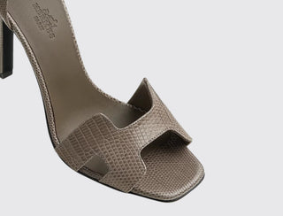 Hermès Joy 105 Sandal Étoupe detail view