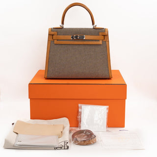 Hermès Kelly 28 Sellier Noir and Blanc side view