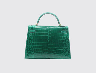 Hermès Kelly 32 Vert Émeraude detail view