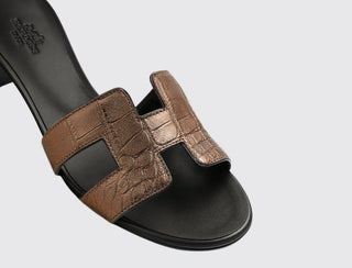 Hermès Oasis Sandal Doré Antique detail view
