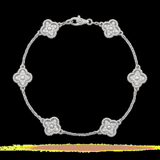 Van Cleef & Arpels Sweet Alhambra front view